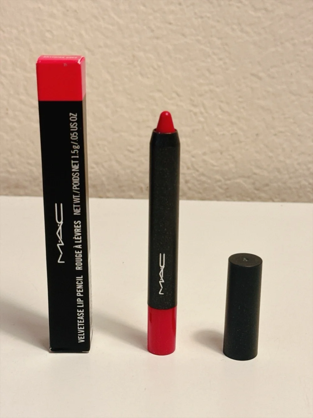 MAC Velvetease Lip Pencil Anything Goes 1.5g / .05 oz New in Box Discontinued